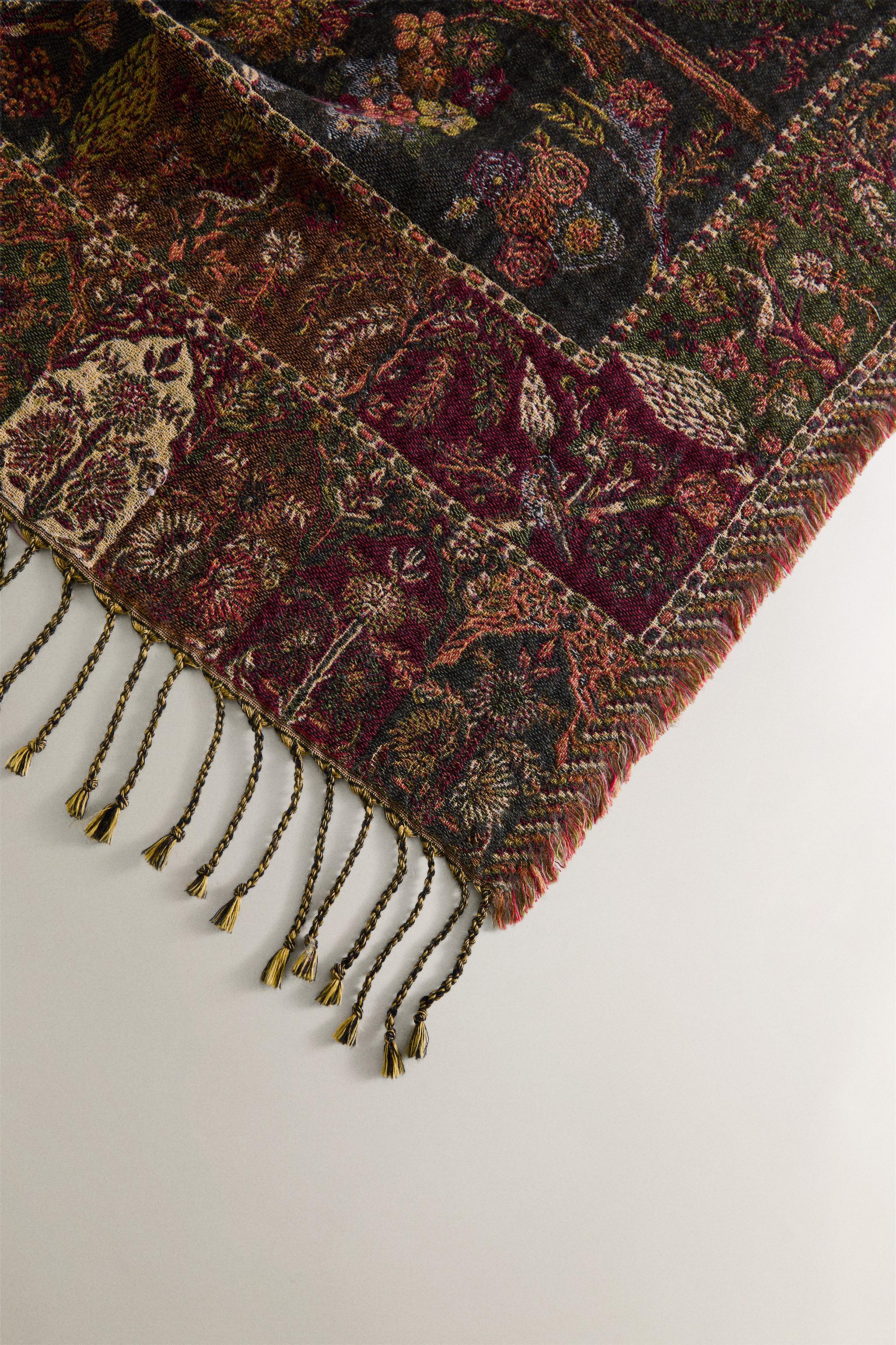 FLORAL JACQUARD BLANKET